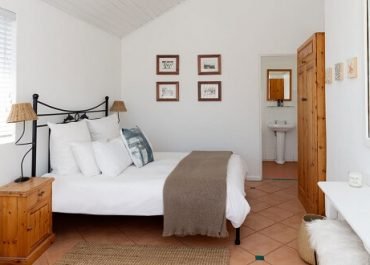 Boulders Beach Hotel en-suite room