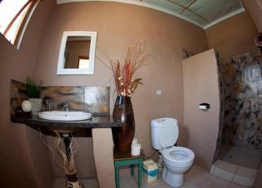 Occi Lodge en-suite room bathroom